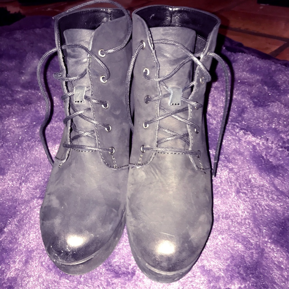 Steve Madden "Raspy" black leather ankle boots